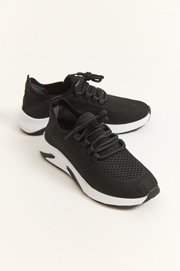 Comfortable Sole Lace-Up Sports Shoes Black