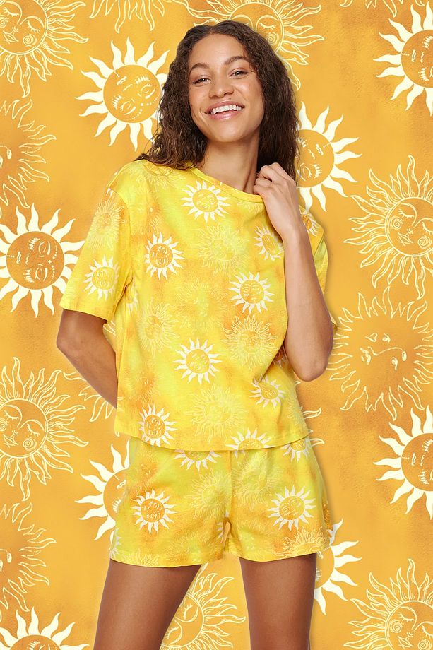 Sarı %100 Pamuklu Güneş Desenli Şortlu Örme Pijama Takımı THMSS24PT00108 - 1