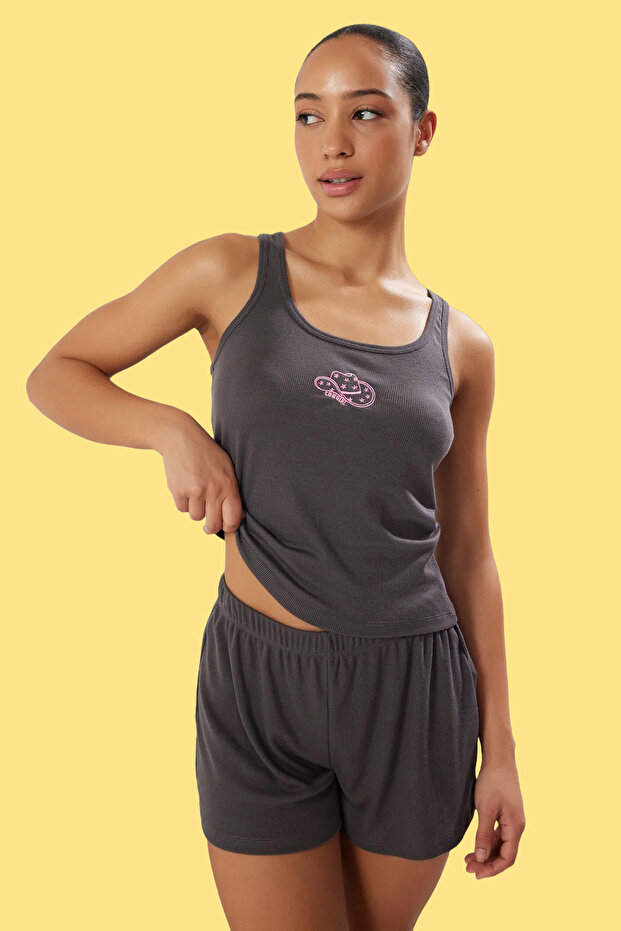 Antrasit Nakışlı Fitilli Şortlu Örme Pijama Takımı THMSS25PT00116 - 1