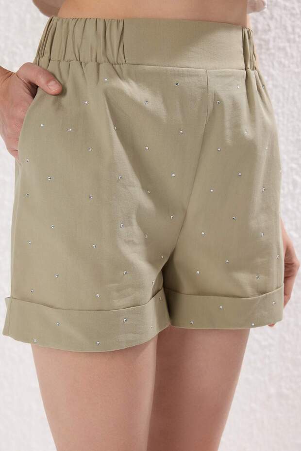 Açık Haki %100 Pamuk Beli Lastikli Taş Detaylı City Boy Şort & Bermuda TWOSS25SR00229 - 1