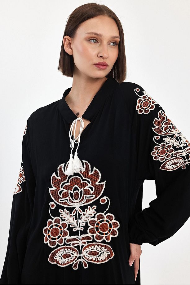 Maxi Boy Siyah Bağcıklı Nakış Işlemeli Uzun Boy Dokuma Elbise Bcvl-24940 - 3