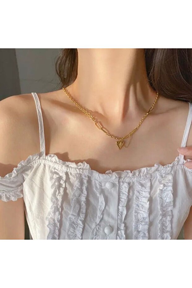 Women's Steel Necklace Romantic Heart Pendant Chain Detail Necklace