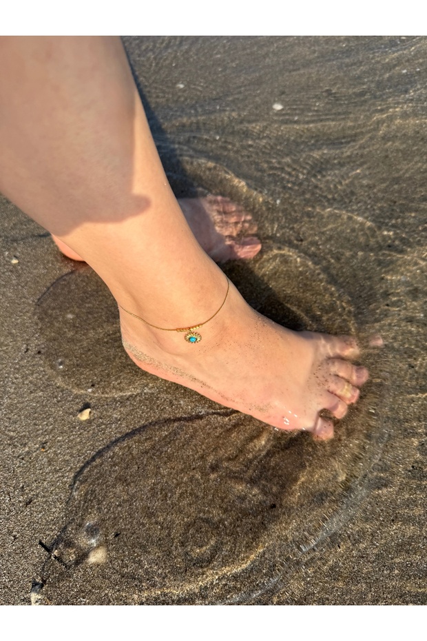 Elegant Anklet with Turquoise Stone Detail and Gold Colored Sun Figure"