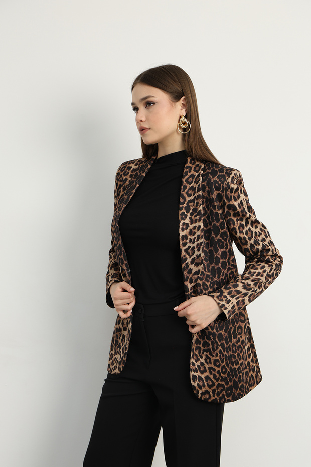 سترة بنمط الفهد بأزرار واحدة - 2