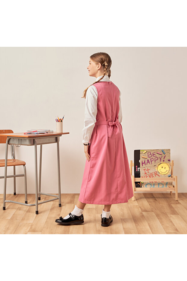 مريلة سادة برقبة على شكل حرف V مع أربطة وجيوب - 4