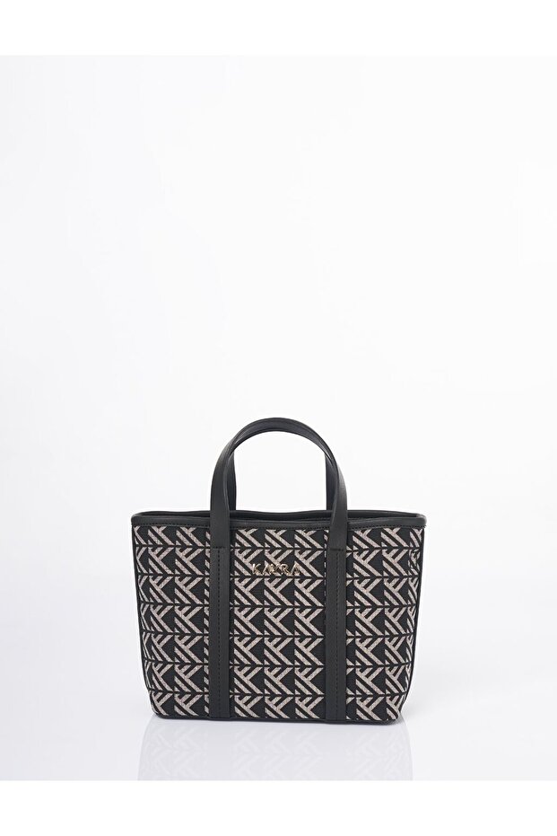 حقيبة تسوق متوسطة الحجم بنمط مونوغرام باللون الأسود - 5