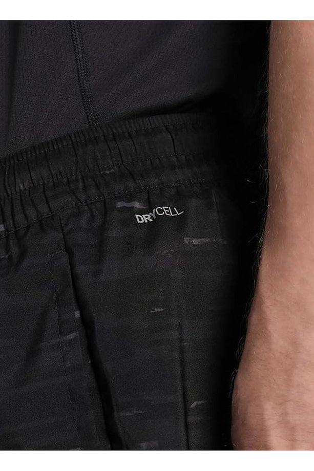 52671901 M TAD ESSENTIALS AOP 7 WO Siyah Lastikli Bel Regular Fit Düz Erkek Şort - 5