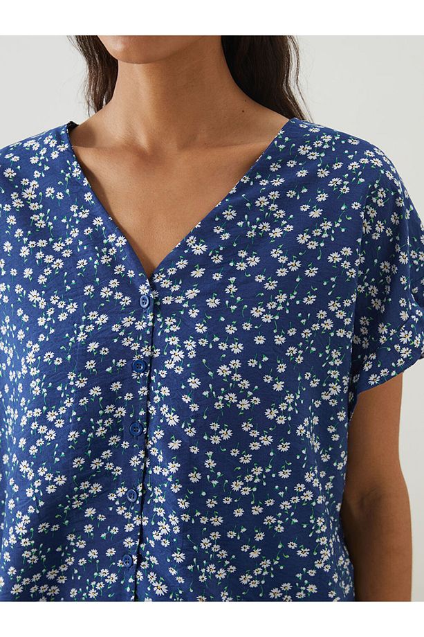 V Yaka Çiçekli Kadın Şortlu Pijama Takımı - 3