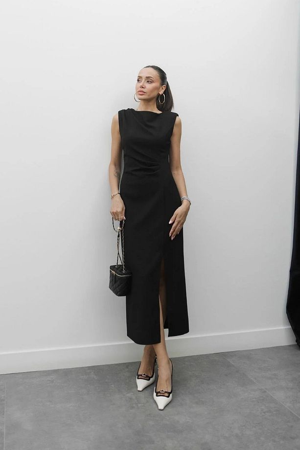 Drape Detaylı Yırtmaçlı Siyah Midi Elbise - 4
