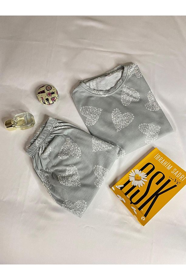 Gri Renkli Kalp Desenli Kısa Kollu Şortlu Pijama Takımı - 3