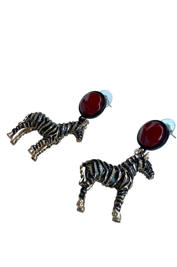 Zebra model bordo taş detay marka küpe - 3
