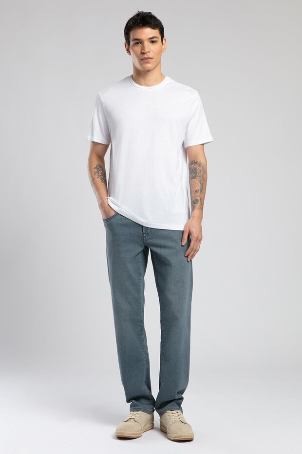 Jagger Men's Slim Straight Slim Fit Regular Waist Straight Leg Jeans Gray