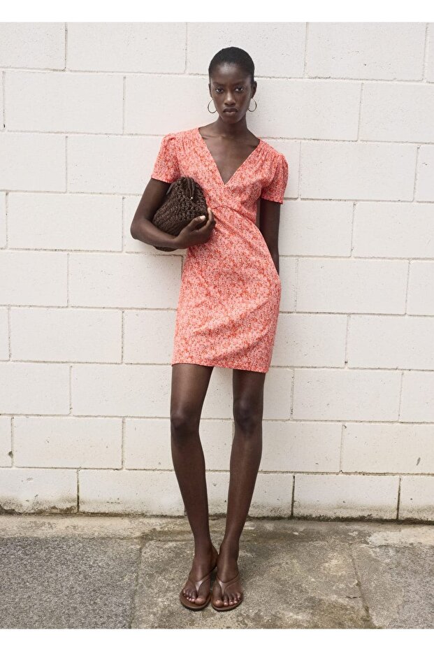 V yaka desenli elbise - 2