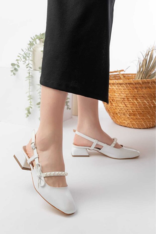 White Skin Women's Maste Pearl Short Heeled Shoes