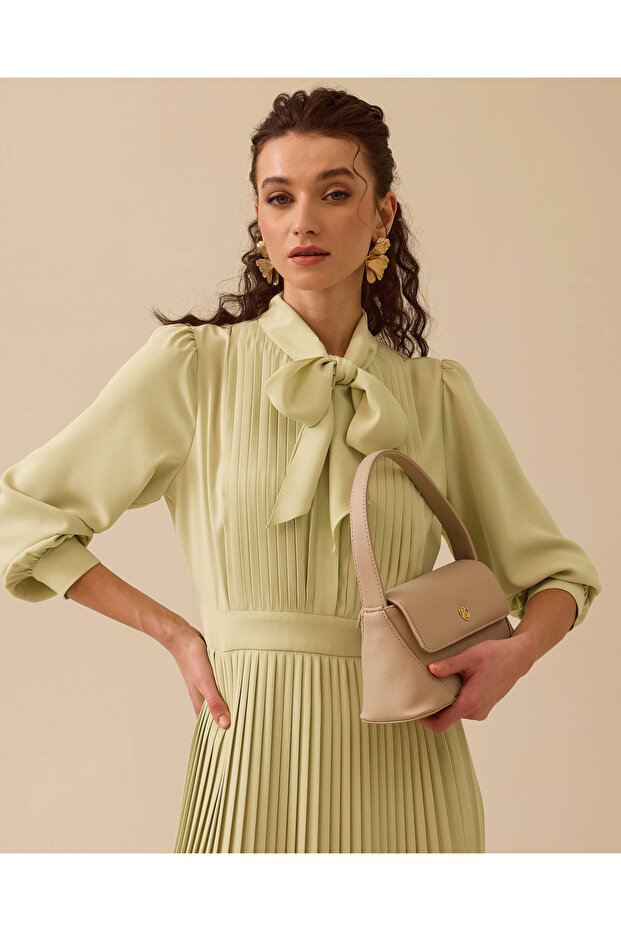 Fular Yakalı Pliseli Elbise - 4