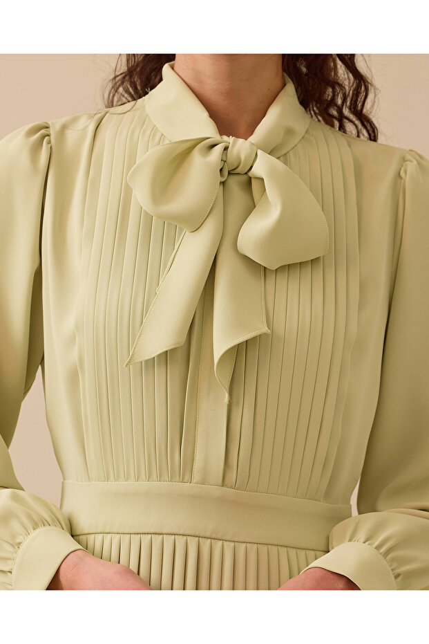 Fular Yakalı Pliseli Elbise - 6