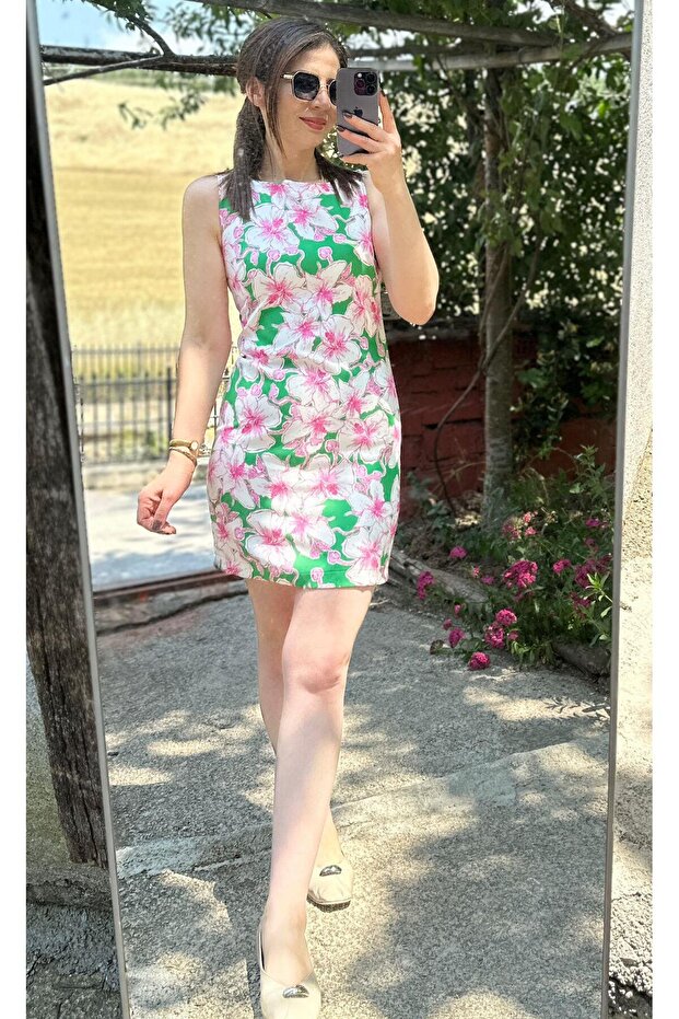 فستان قصير منقوش بالزهور - 4