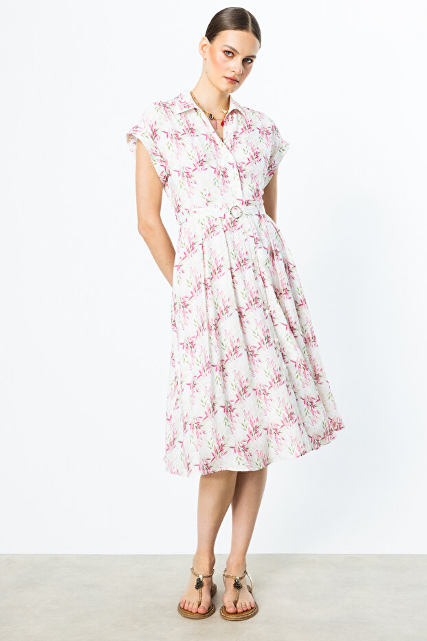 فستان بأزرار لؤلؤية منقوش باللون الوردي - 2