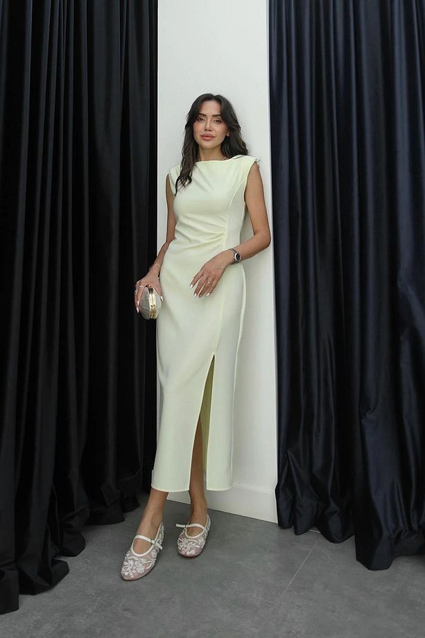 Drape Detaylı Yırtmaçlı Sarı Midi Elbise - 4