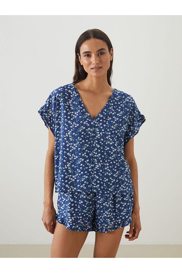 V Yaka Çiçekli Kadın Şortlu Pijama Takımı - 1