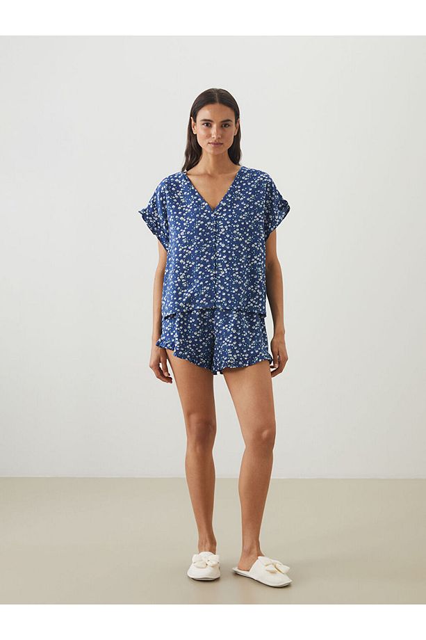 V Yaka Çiçekli Kadın Şortlu Pijama Takımı - 2