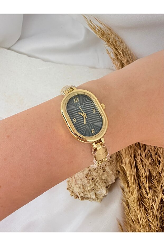 Oval Vintage Gold Inside Green Women Wrist Watch