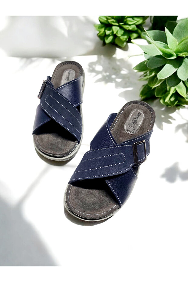 Men's Leather Insole Buckle Adjustable Soft Home and Outdoor Slippers