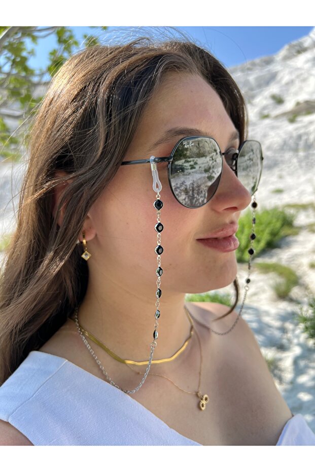 سلسلة نظارات بتصميم أنيق باللون الفضي