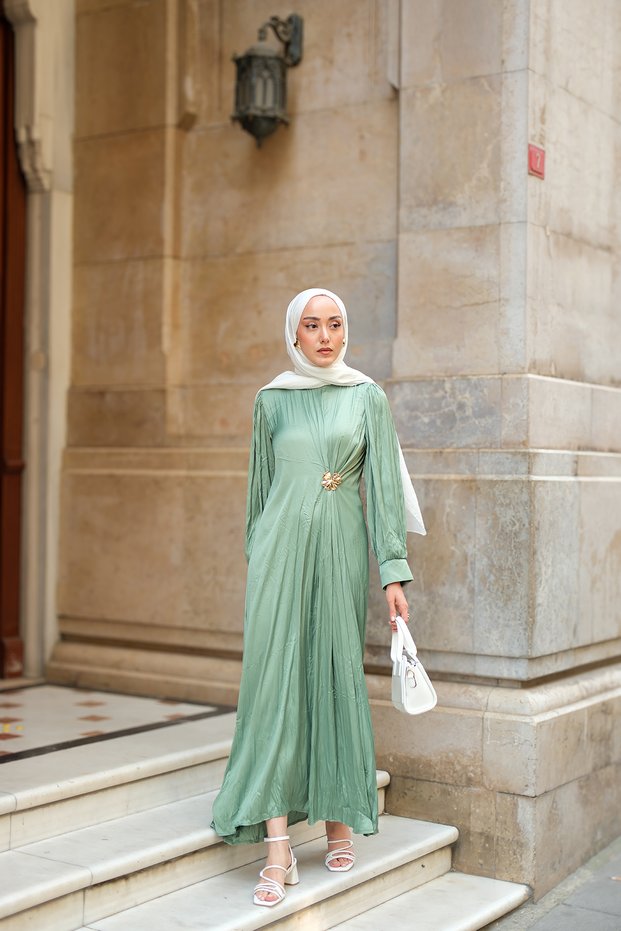 Women's Front Brooch Detailed Wrinkle Dress Green