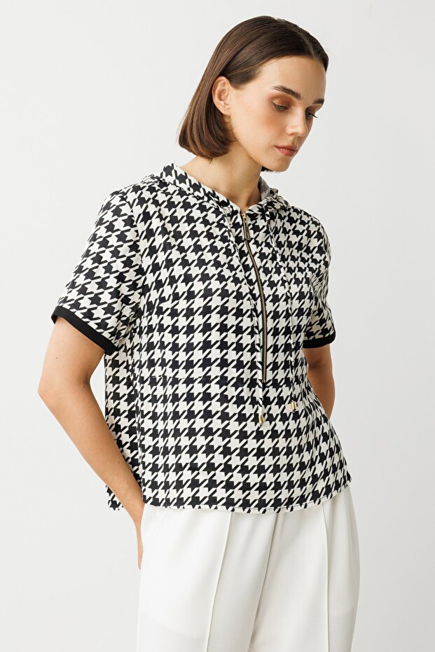 بلوزة بقلنسوة منقوشة بنقشة مطرقة - 2