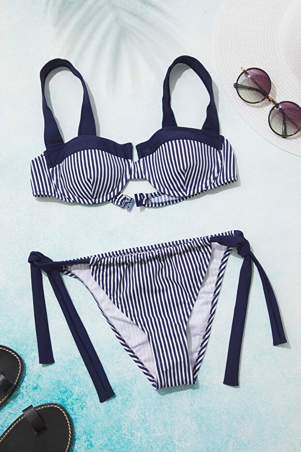 Çizgili Renk Bloklu Balconette Kaplı Bikini Üstü TBESS25BU00064 - 1