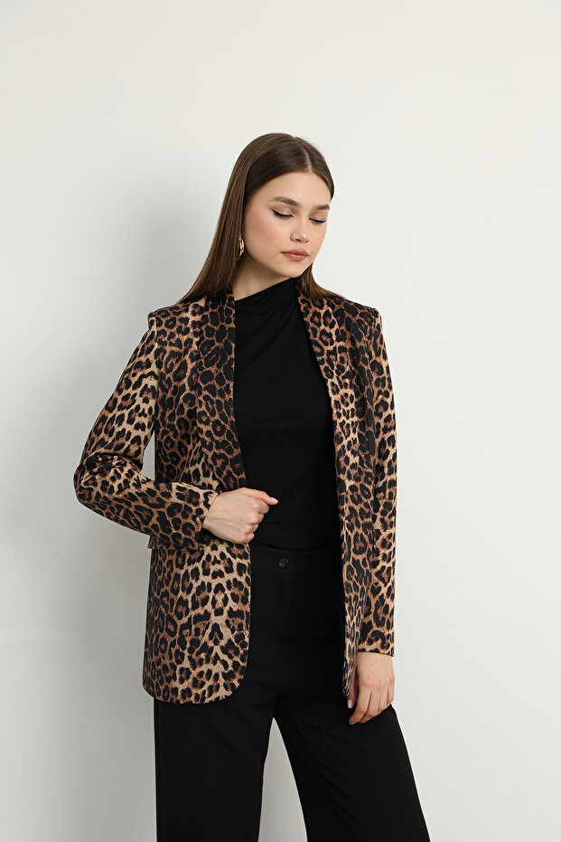 سترة بنمط الفهد بأزرار واحدة - 4