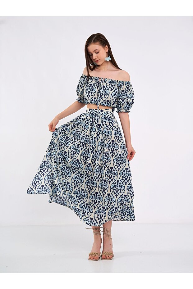 طقم بلوزة وتنورة منقوشة - 4