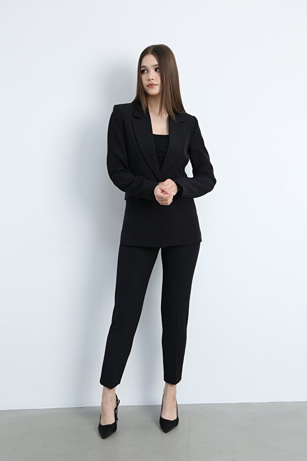 سترة زوي بزر واحد باللون الأسود - 4