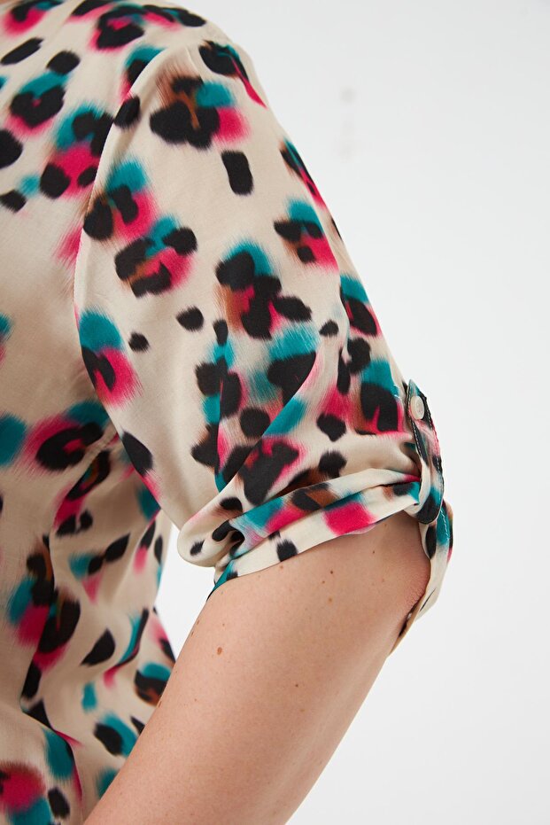 بلوزة بطبعة الفهد مقاس كبير باللون الفوشيا - 5