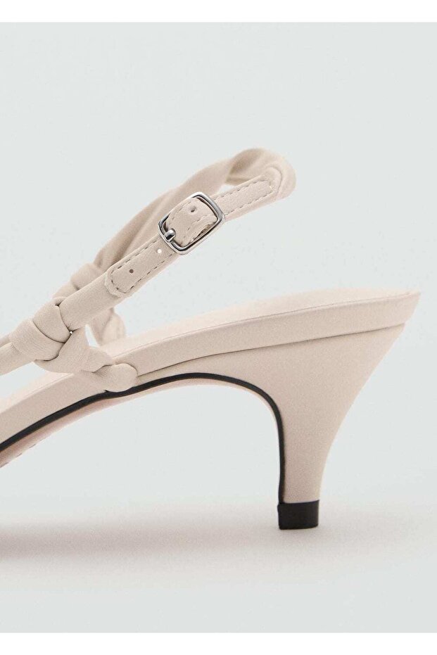 Büzgü bantlı sandalet - 6