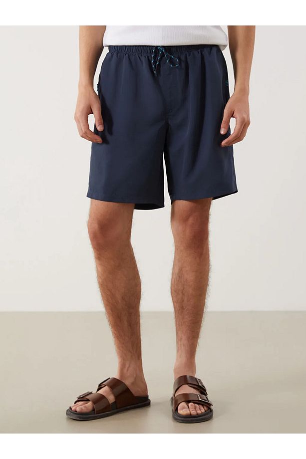 LCWAIKIKI Classic Indigo Kısa Boy Basic Erkek Deniz Şortu - 2
