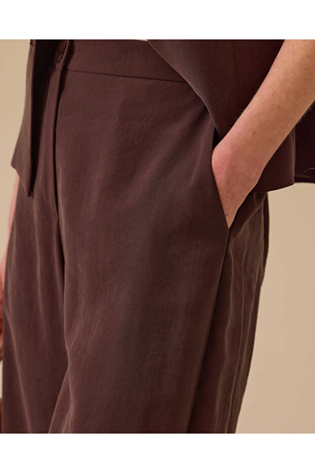 Düğmeli Cepli Geniş Paça Pantolon - 2