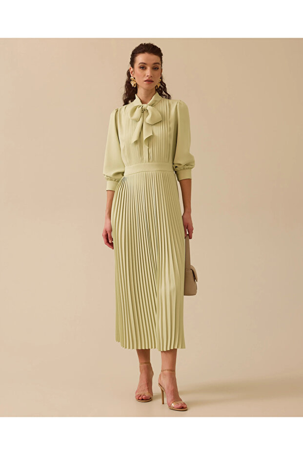Fular Yakalı Pliseli Elbise - 1