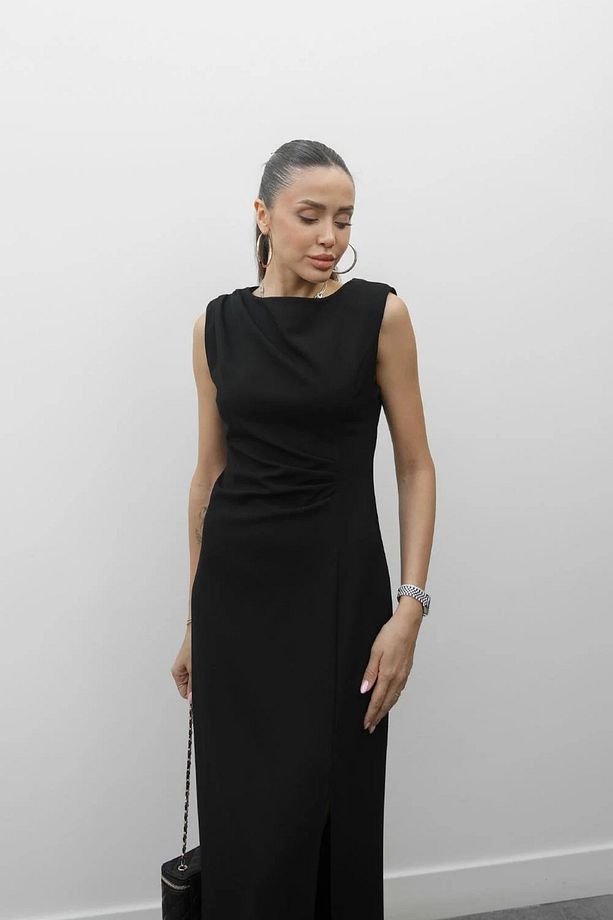Drape Detaylı Yırtmaçlı Siyah Midi Elbise - 3