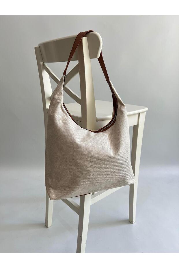 Summer Dark Model Hand and Women's Shoulder Bag Linen Tan
