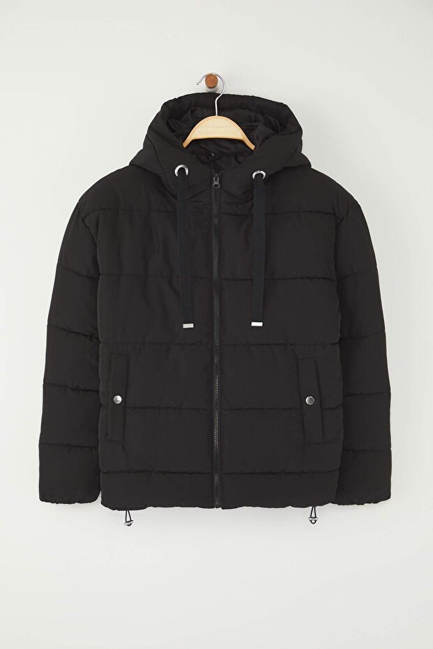 Czarna kurtka puchowa z kapturem, wykonana z materiału Rugular Molded Water Repellent TWOAW26MO00090 - 6