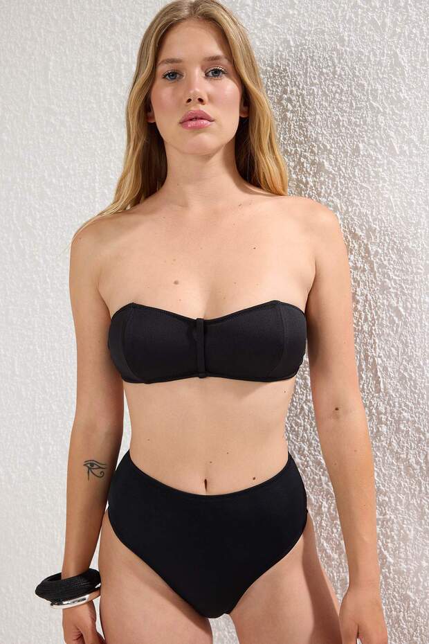 Siyah Straplez Kaplı Bikini Üstü TBESS25BU00068 - 2