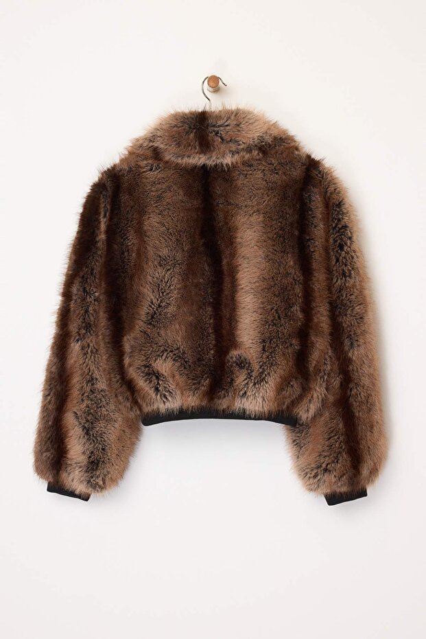 معطف فرو بومبر بتفاصيل مطاطية كبيرة الحجم باللون البني TWOAW25MO00038 - 10