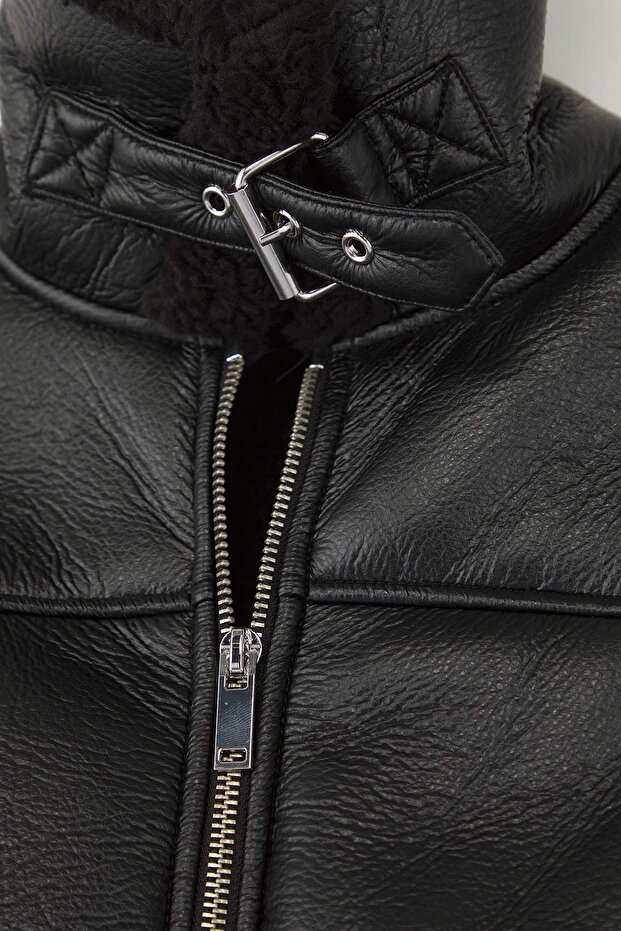Siyah Regular Kalıp Peluş Detaylı Suni Deri Biker Ceket Mont TWOAW24MO00279 - 16
