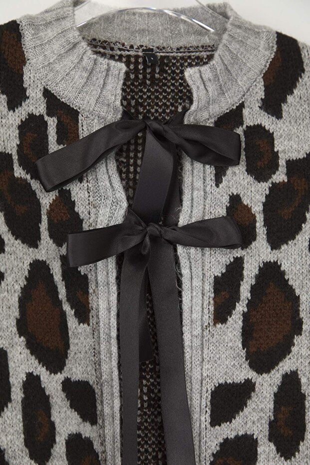 Açık Gri Leopar Desenli Crop Yumuşak Dokulu Triko Hırka TWOAW25HI00355 - 6