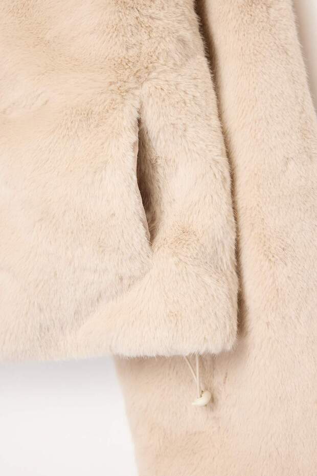 Ekru Oversize Kalıp Kolları Geniş Kürk Mont TWOAW26MO00022 - 6