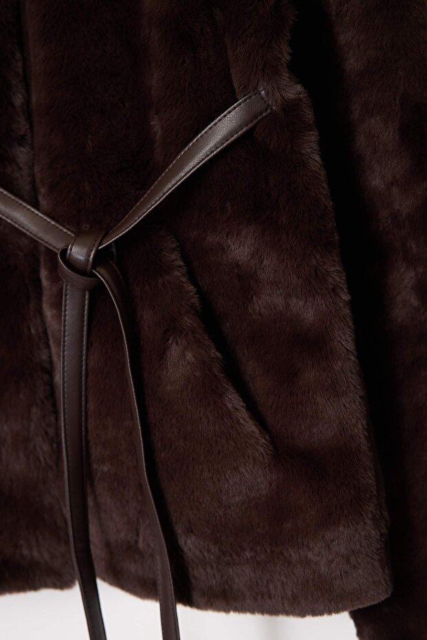 Hnědé oversize plyšové kabáty s detailem šněrování TWOAW26MO00055 - 6