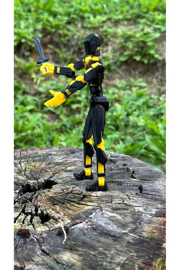 Titan 13 - Lucky 13  Oynar Eklemli Robot Figür Oyuncak  Siyah Sarı Dummy - 3