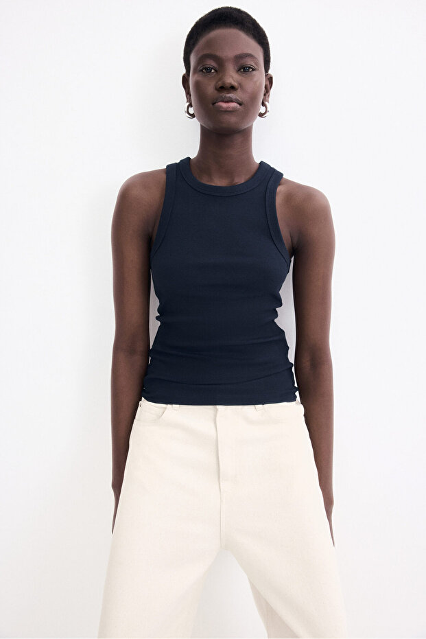 Ribanalı Kolsuz Üst - 1